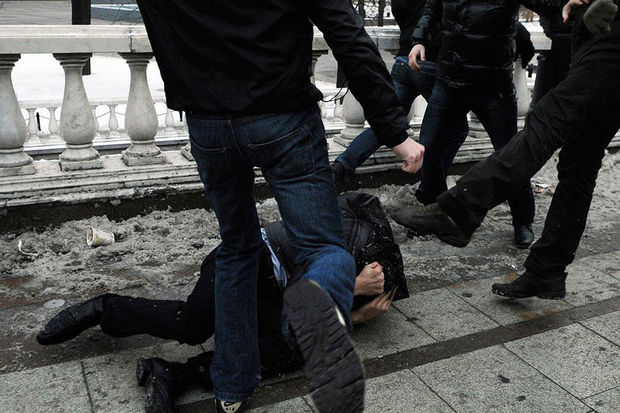 Bakıda kişini küçənin ortasında döyə-döyə öldürdülər