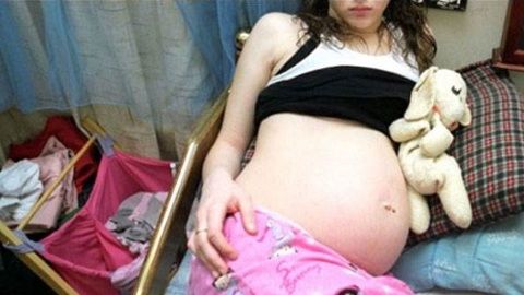 Azərbaycanlı 8-ci sinif şagirdi - hamilə qaldı...