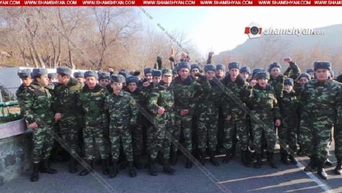Ermənistanda hərbi kompleksin tələbələri etiraz aksiyası keçirir