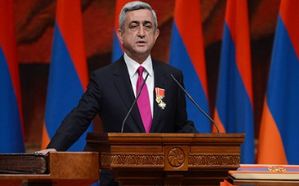 Ermənistan prezidentinin and içdiyi “İncil” Azərbaycandan aparılıb