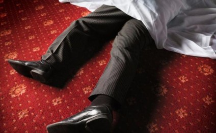 Bakıda 70 yaşlı kişi damarlarını doğradı