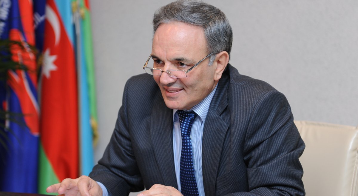 “Bir xalqın xalq olması üçün dilə qayğısı mühüm şərtdir” - Əflatun Amaşov