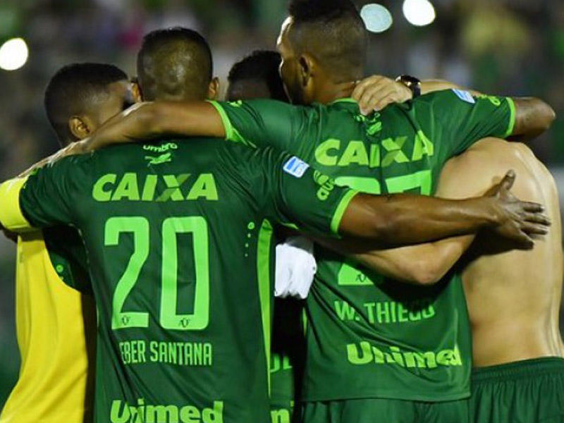 Braziliya klubunun 1 futbolçusu qəzaya düşən təyyarədə olmayıb