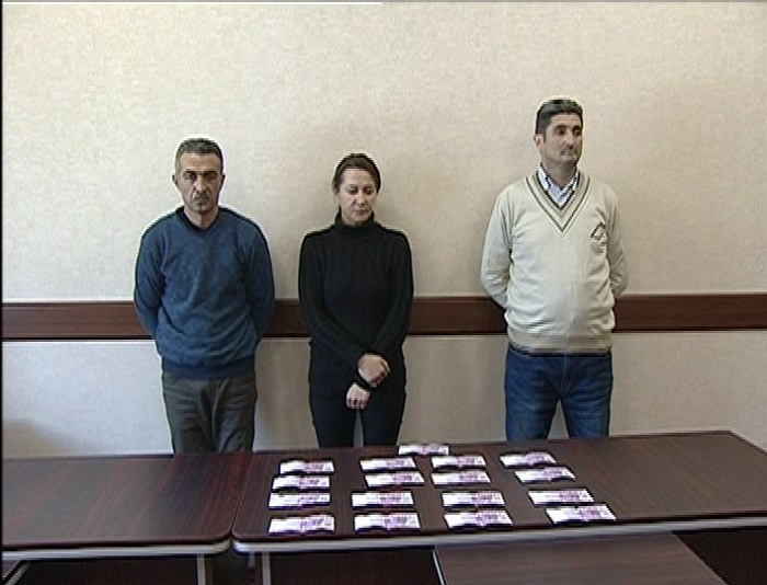 Bakıda saxta avro satanlar tutulub