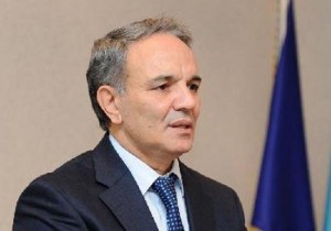 Əflatun Amaşov Zakir Qaralovun təklifləri haqda: “Bu məsələyə həssas yanaşmaq lazımdır”