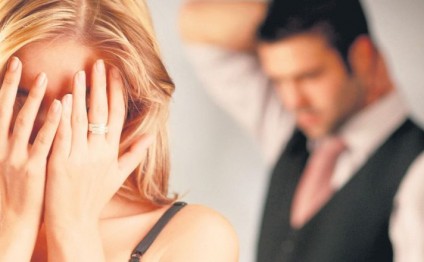 Sevgilisini lüt şəkillərlə şantaj etdi, arvadının mesajlarını tutdu - MƏHKƏMƏDƏN