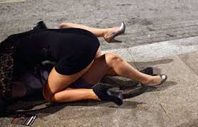 Qız döyüşünü ayırarkən əvvəl bir düşünmək lazımdır ....VIDEO