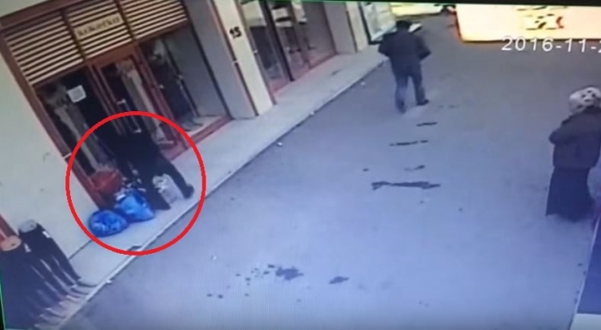 Ticarət Mərkəzindən corab oğurlayan şəxslər kameraya düşdü (VİDEO)