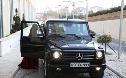 İlhamə Qasımovanın bahalı avtomobili - Fotolar