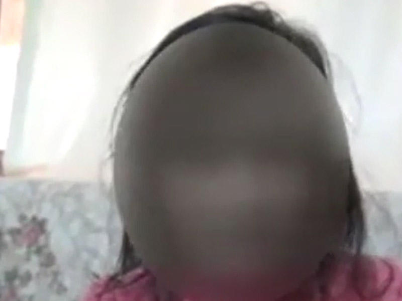 Müəllim şagirdlərə əqrəb yedirtdi - VİDEO