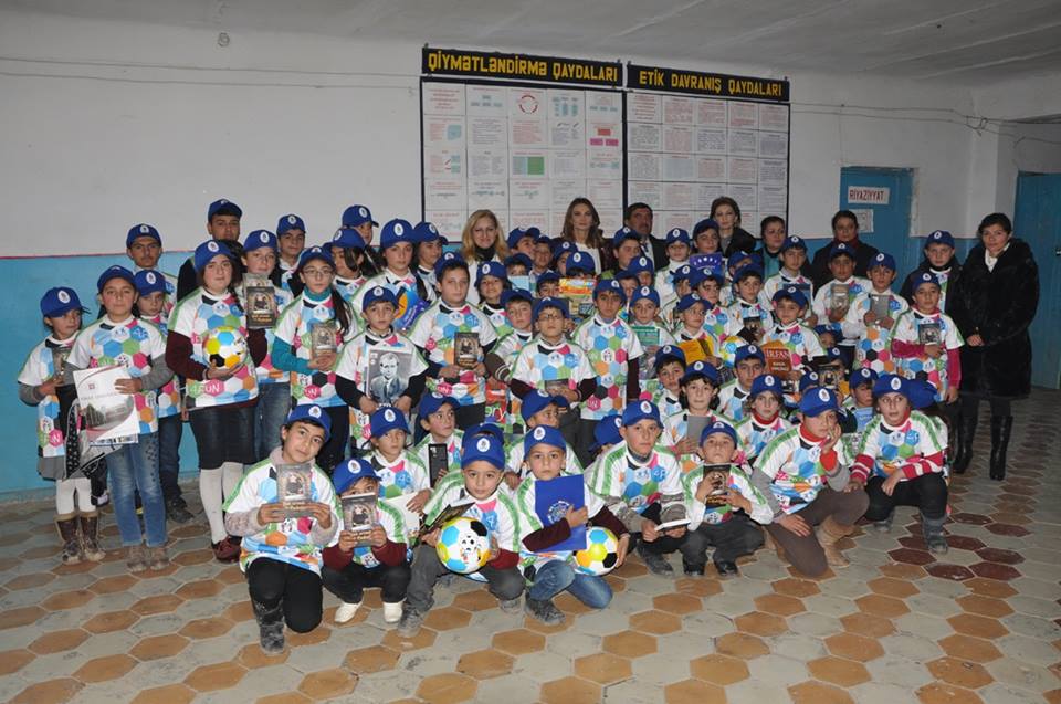 Millət vəkili Əlillər Günündə internat məktəbində - FOTOLAR