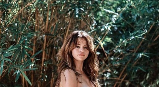 Selena Qomezin sosial şəbəkəni çalxalayan FOTOLARI