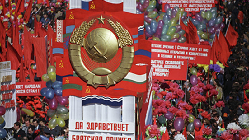 Ruslar SSRİ-ni dağıdanları tapdı – SORĞU