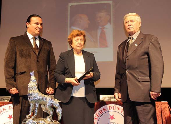 Türk dünyası Turan ocağına yığıldı