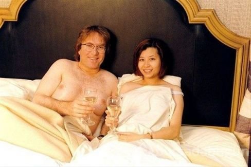 BİABIRÇILIQ! Kişi sinəsinə silikon vurdurub qadınla belə yatdı - FOTOLAR