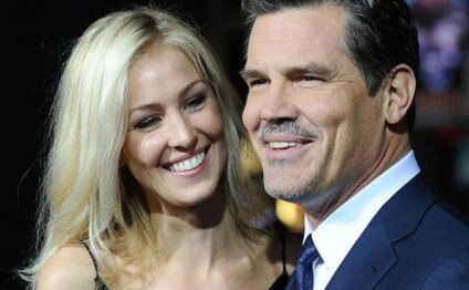 Aktyor xanımının alt paltarda FOTOsunu paylaşdı