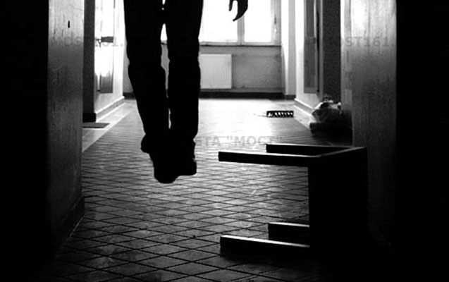 Gənc özünü asdı, anası son anda... - Bakıda