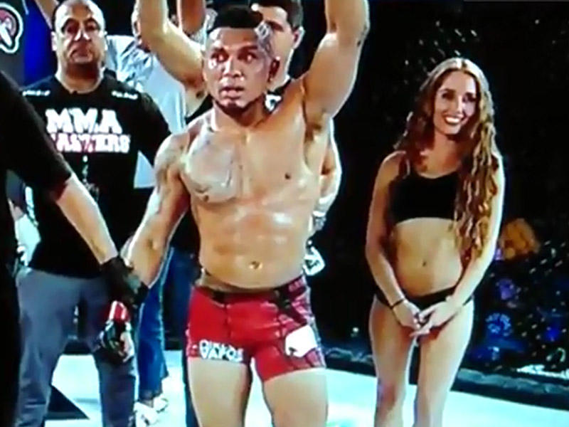 Model həyatının şokunu yaşadı: idmançının yumruğuna tuş gəldi - VİDEO