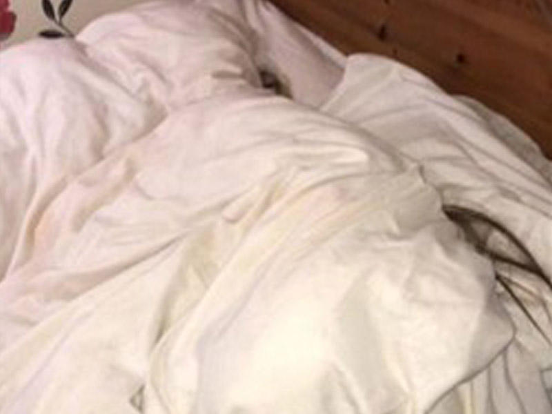 Bacılar gecə klubuna getmək üçün analarını aldatdılar - FOTO