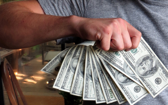 Azərbaycanda yarım milyon dollarlıq dələduzluq