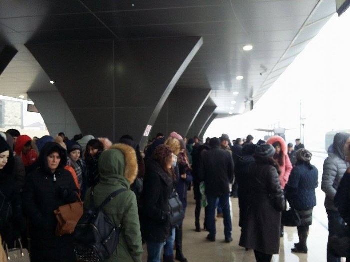 Sumqayıt qatarı gecikdi, sərnişinlər yolda qaldı - FOTOLAR+VİDEO