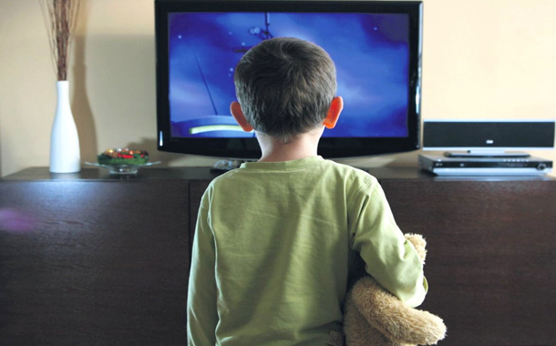 Bakıda 4 yaşlı uşağın başına televizor düşdü