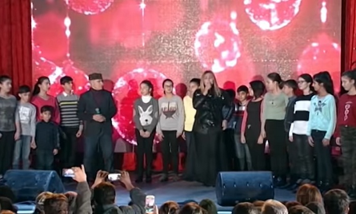 Bakının mərkəzində `Körpələrin səsi` hər kəsi kövrəltdi - VİDEO