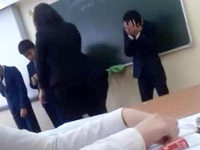 Bakıda məktəbdə OLAY: Müəllim şagirdə 