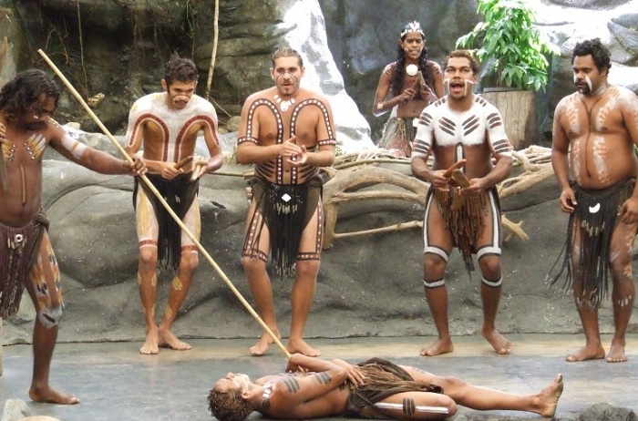 Ermənilər Avstraliya aborigenlərinə də `genosid` öyrədir