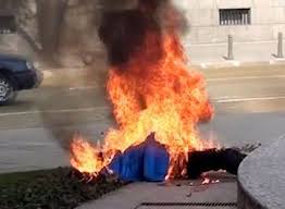 Ağcabədidə qadın özünü yandırıb