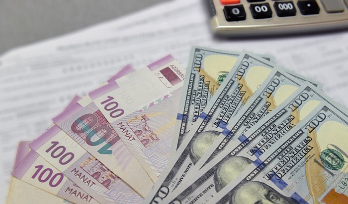 Manat tam üzən məzənnəyə keçəcək