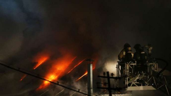 Bir ailə yanaraq öldü - Rusiyada faciə