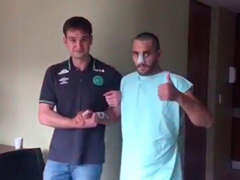 Təyyarə qəzasında sağ qalan futbolçu gəzməyə başladı - VİDEO