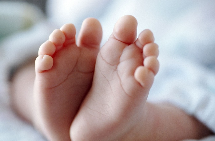 2 həkim uşaq ölümünə görə işdən qovulub