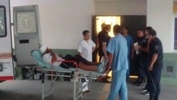 Polis futbolçunu başından vurdu