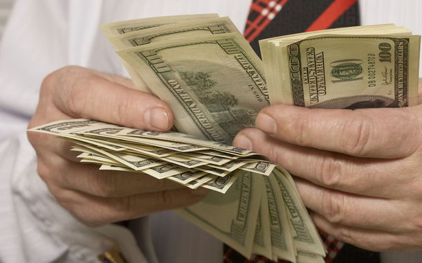 Axşam saatlarında “qara bazar” dolları qaldırıb