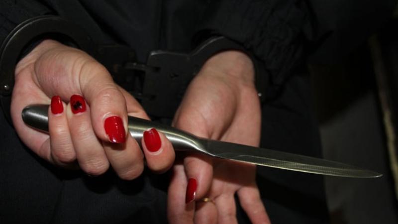 DƏHŞƏT: ana beş qızını bıçaqladı, onlardan dördü öldü