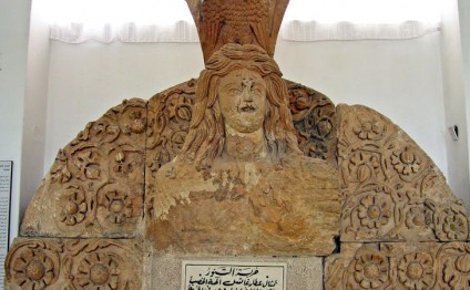 Kişilər onun şərəfinə özlərini xədim edirdilər - FOTO