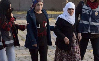 18 yaşlı qızın alt paltarından çıxanlar polisi ŞOKA SALDI - FOTOLAR