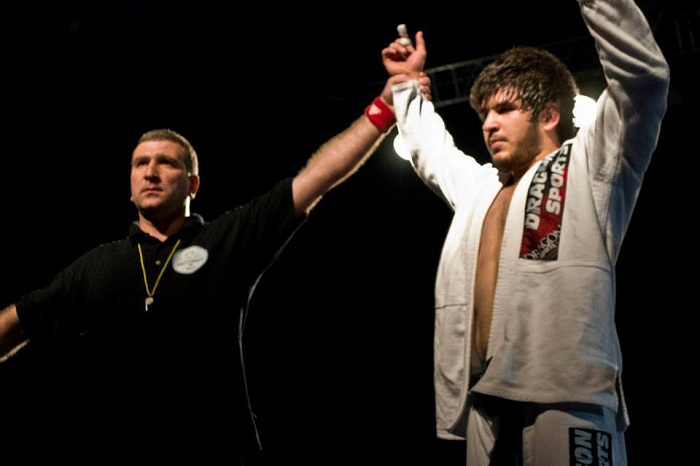 Bakıda dünya çempionu bıçaqlandı