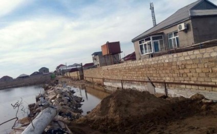 Zabrat gölü daşdı, yolları və evləri su basdı - FOTOLAR