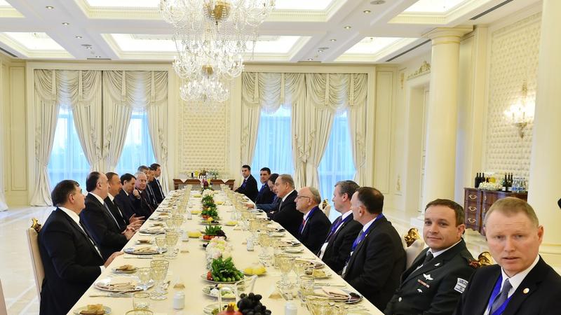 İlham Əliyevin Netanyahu ilə birgə işçi naharı olub
