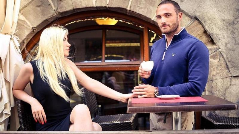 Qadınla kişi hər kəsin gözü önündə... - Seks-kafe və seks-robot ERASI - FOTOLAR