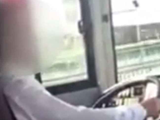 Avtobusda RƏZALƏT: sürücü şalvarının qabağını açıb... 