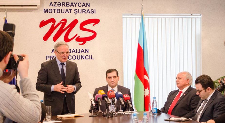 Türkiyənin Azərbaycandakı fövqəladə və səlahiyyətli səfiri Erkan Özoral Mətbuat Şurasında olub