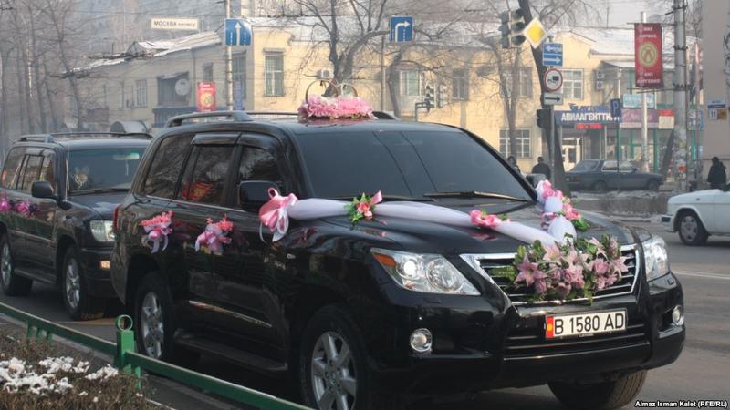 Toy kortejinin avtomobilləri cərimə meydançasına aparıldı