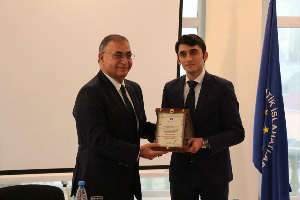 Asim Mollazadəyə “Təhsilin dostu” mükafatı verildi - FOTOLAR