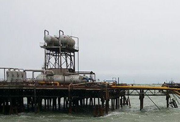 Xəzərdə meyiti tapılan neftçinin nəşi sahilə gətirilib