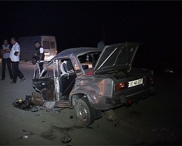 Polis qəza törətdi: Avtomobil iki hissəyə bölündü