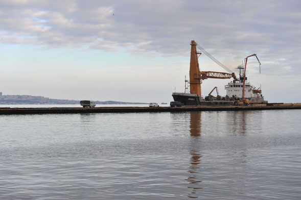 `Dənizdə neftçilərin olduğu budka tapılıb`